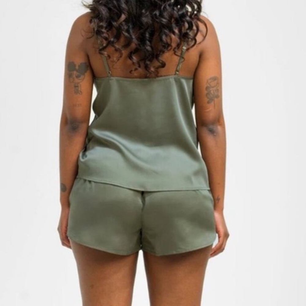New in Box! ETTITUDE Sateen Shortie (sleep short) moss (green)